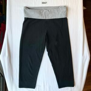 Pink Yoga Victoria’s Secret Women’s Knee Leggings size S, Black & Gray,Love Pink